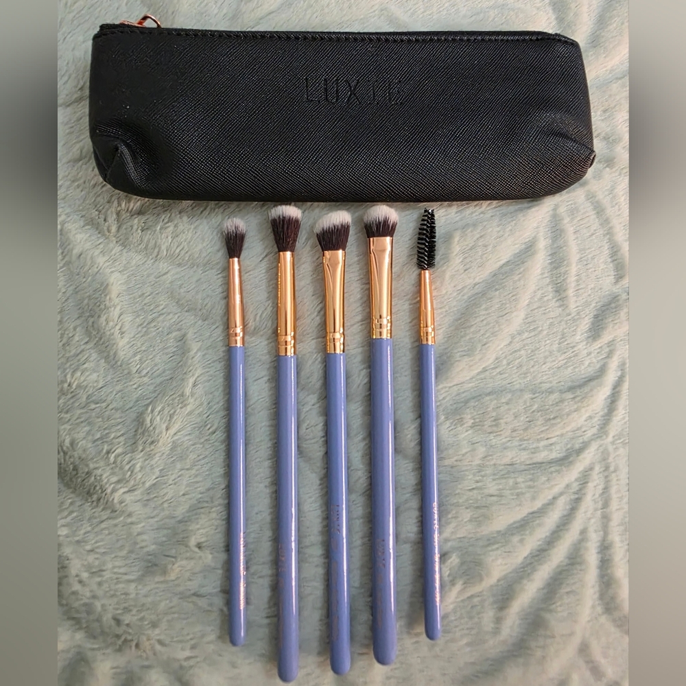 Luxie 'Wonderlust: Periwinkle' brush set with black carrier purse